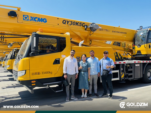 Algeria Client Visited HYUNDAI And XCMG Factory