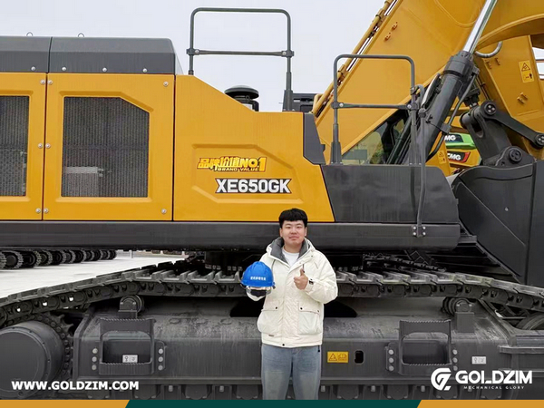 Antigua And Barbuda Client Visited XCMG Factory